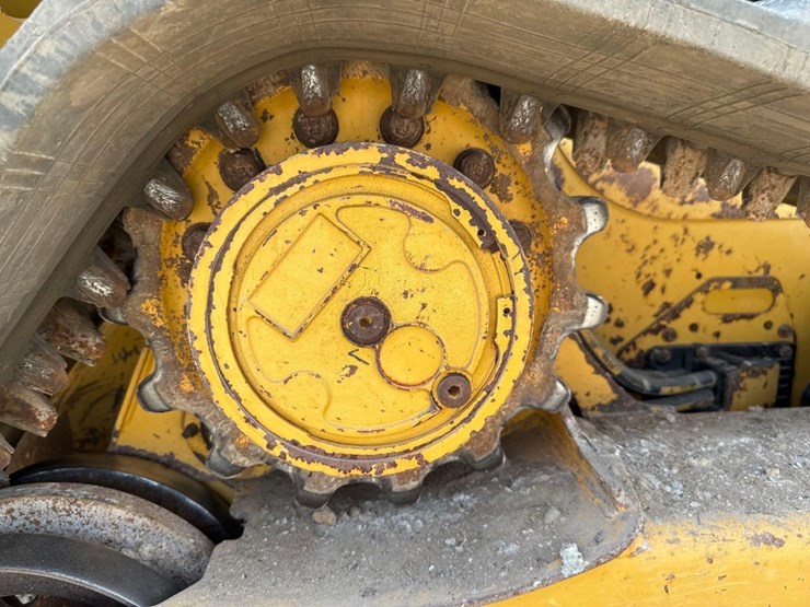 2021-caterpillar-259d3-image-16
