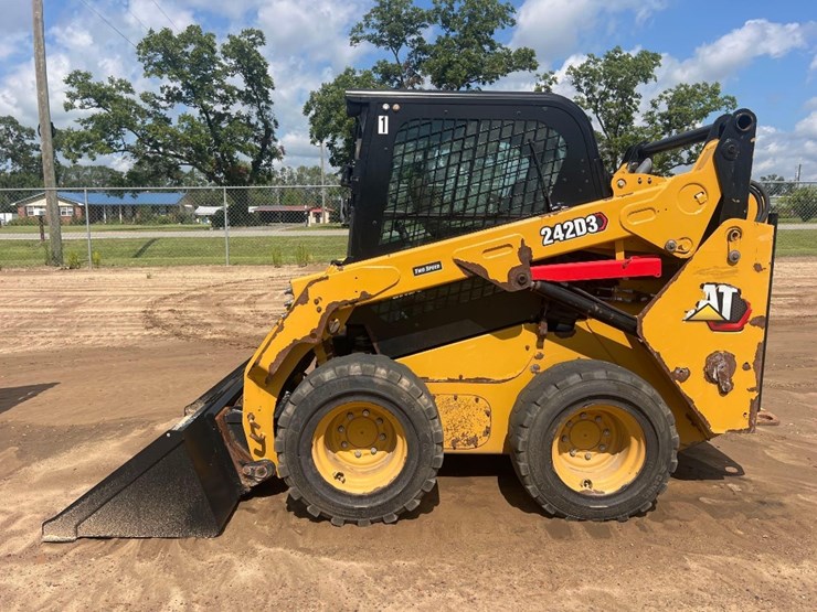 2020-caterpillar-242d3-image-1