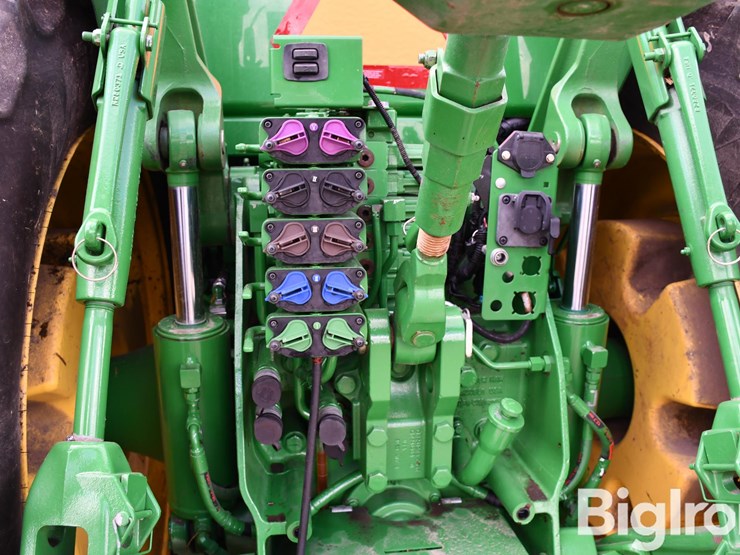 2014-john-deere-8335r-image-10