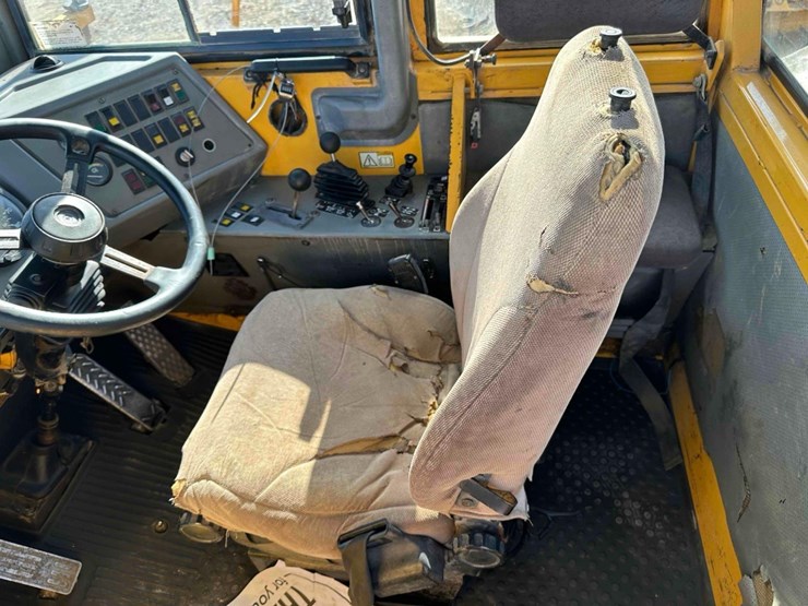1998-volvo-a40-image-42