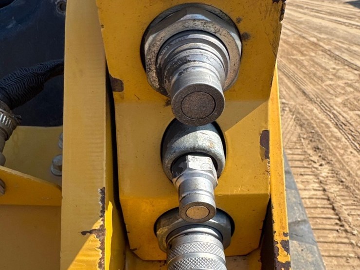 2021-caterpillar-259d3-image-22