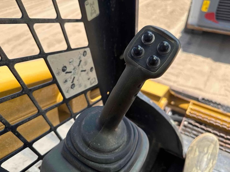 2019-caterpillar-299d2-image-33