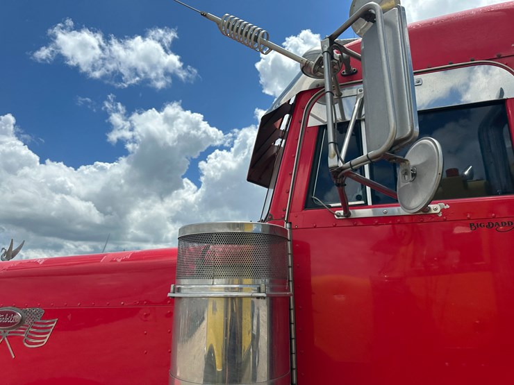 2003-peterbilt-379-image-32