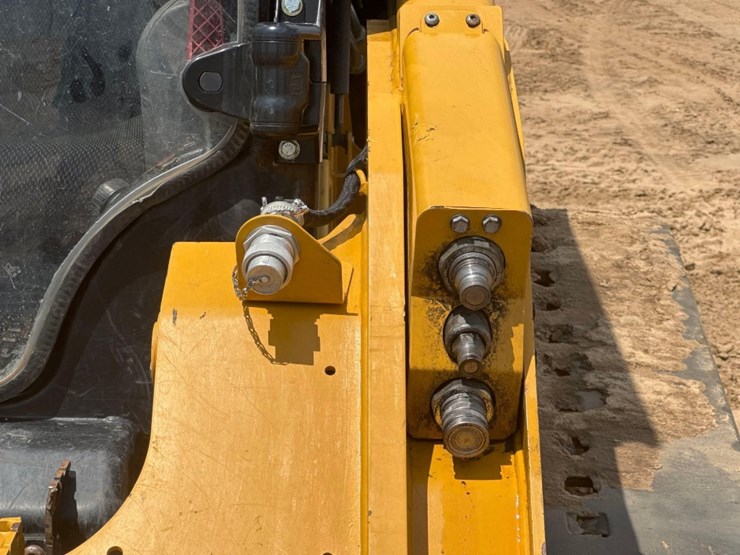 2021-caterpillar-289d3-image-23