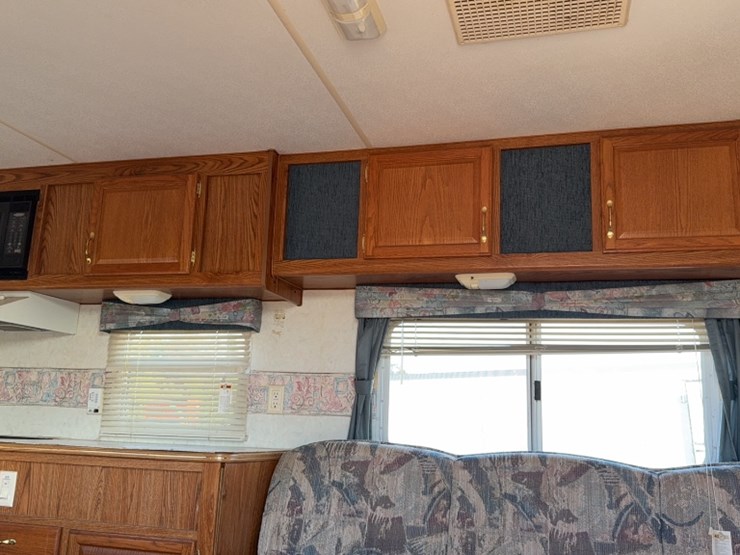 #3059-•-1999-28'-fleetwood-prowler-camper-image-14
