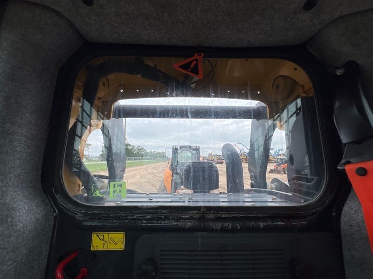 2022-deere-320g-image-28