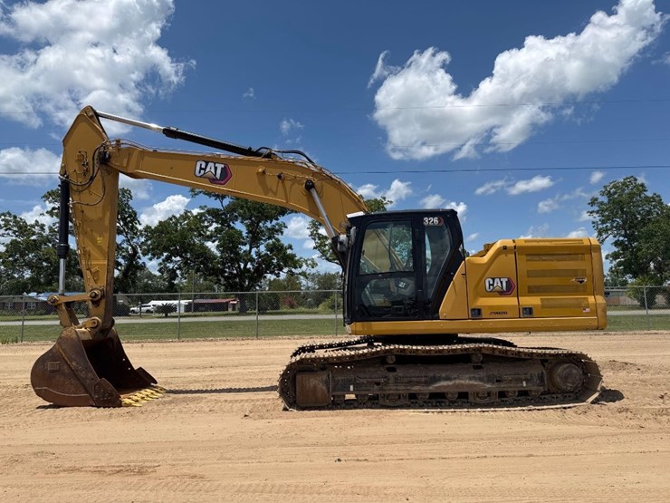 2020-caterpillar-326-image-1