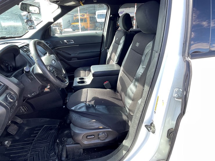 2018-ford-explorer-image-30