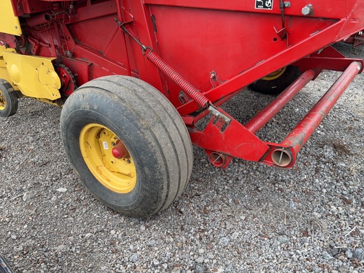 new-holland-853-image-6