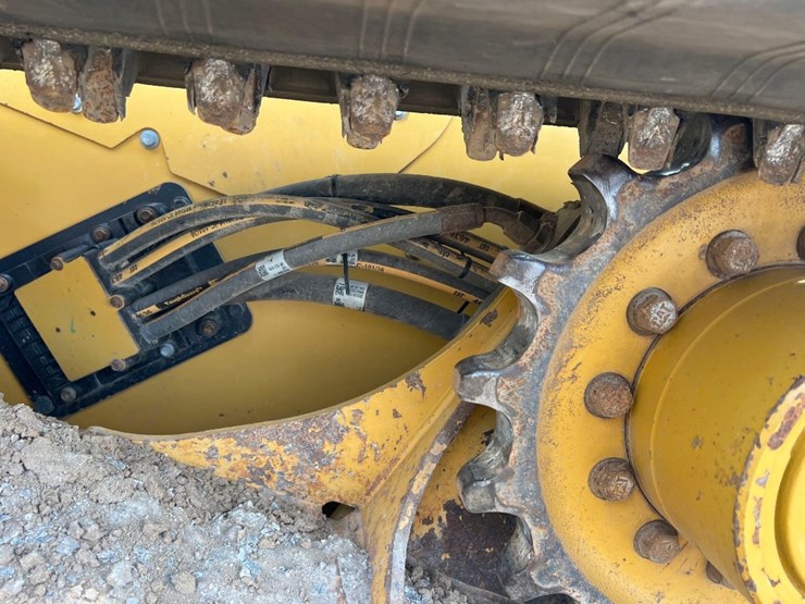 2023-caterpillar-299d3-image-23