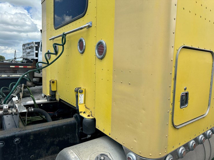 1998-peterbilt-379-image-52