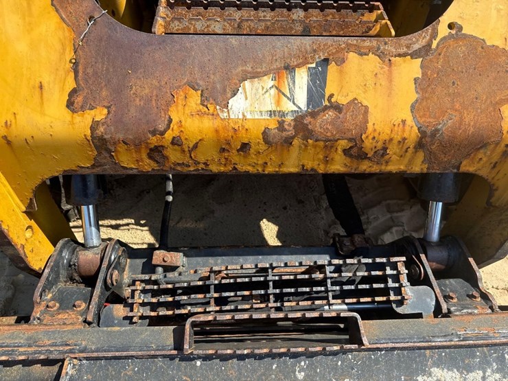 2019-caterpillar-272d2-image-17