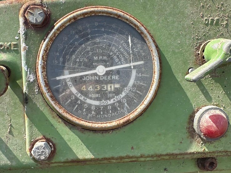 john-deere-820-image-8