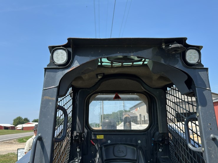 2019-deere-330g-image-47