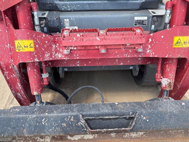 2023-takeuchi-tl10v2-image-21