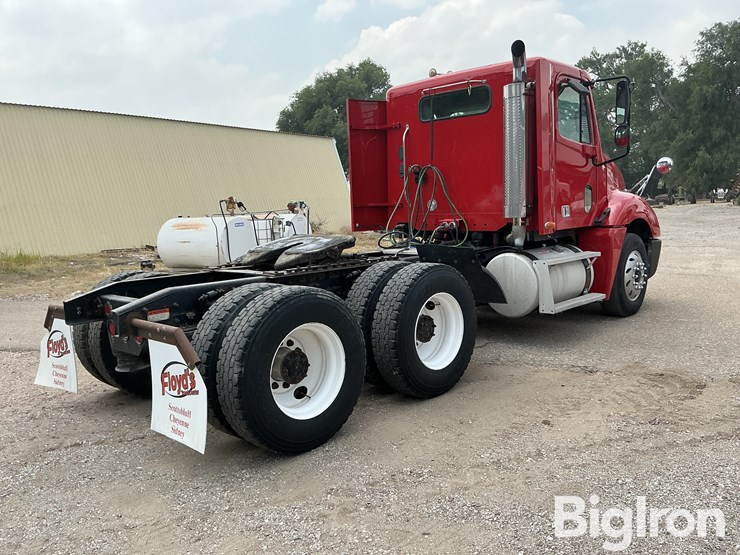 2003-freightliner-columbia-120-image-5