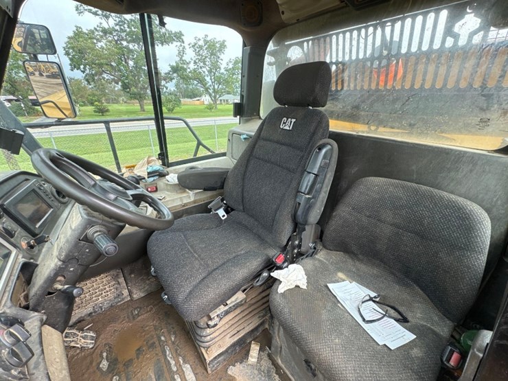 2015-caterpillar-745c-image-22