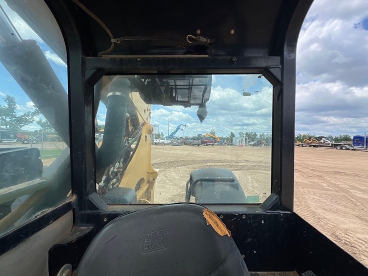 2016-caterpillar-tl642c-image-33