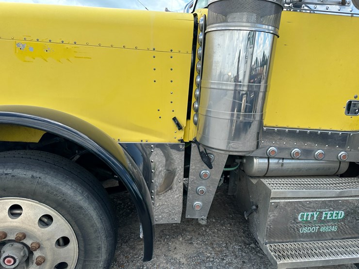 1998-peterbilt-379-image-37