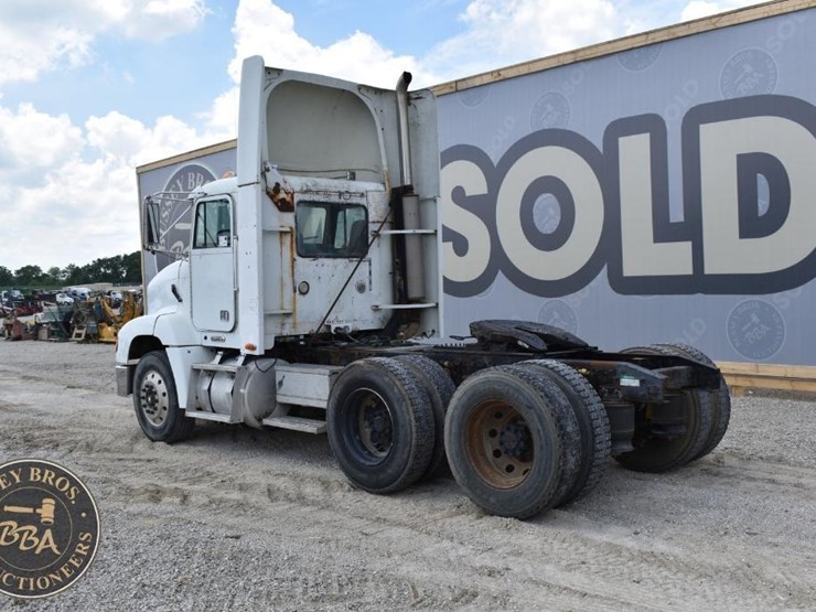 1999-freightliner-fld112-image-13