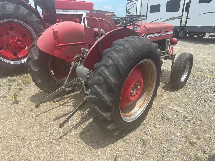 massey-ferguson-135-image-3