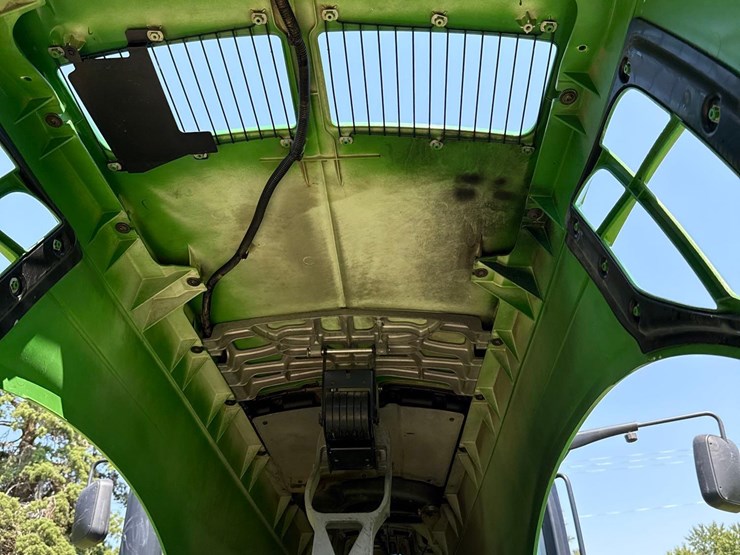 2013-john-deere-8260r-image-34