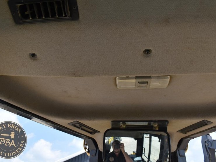 2015-komatsu-d61exi-23-image-52