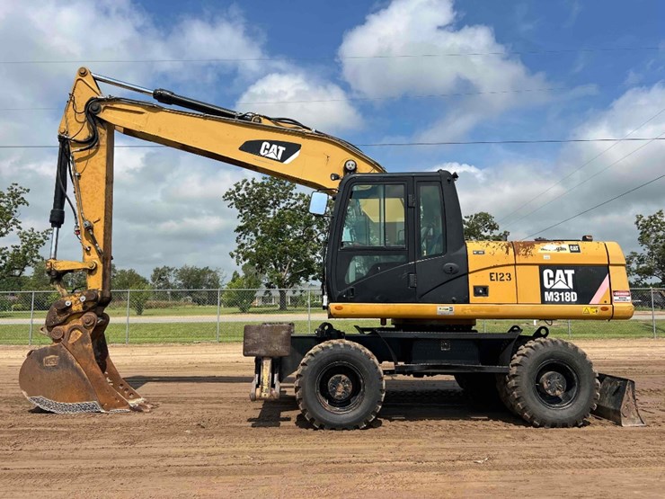 2011-caterpillar-m318d-image-1