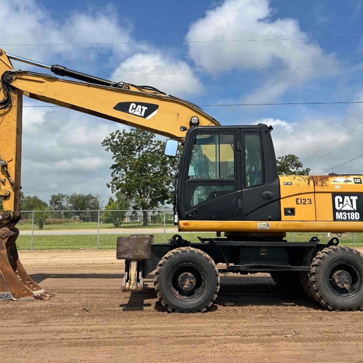2011 CATERPILLAR M318D