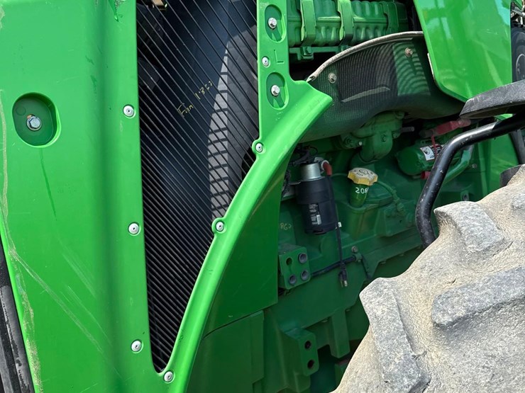 2013-john-deere-8260r-image-38