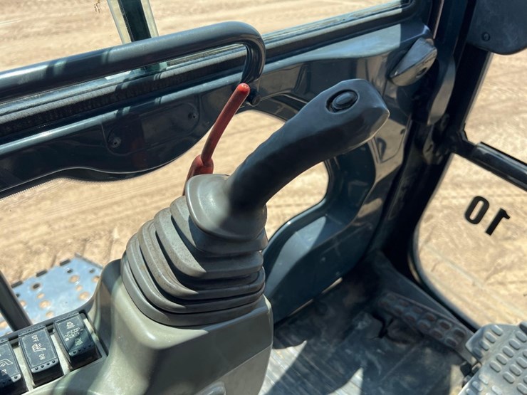 2013-deere-470g-lc-image-44