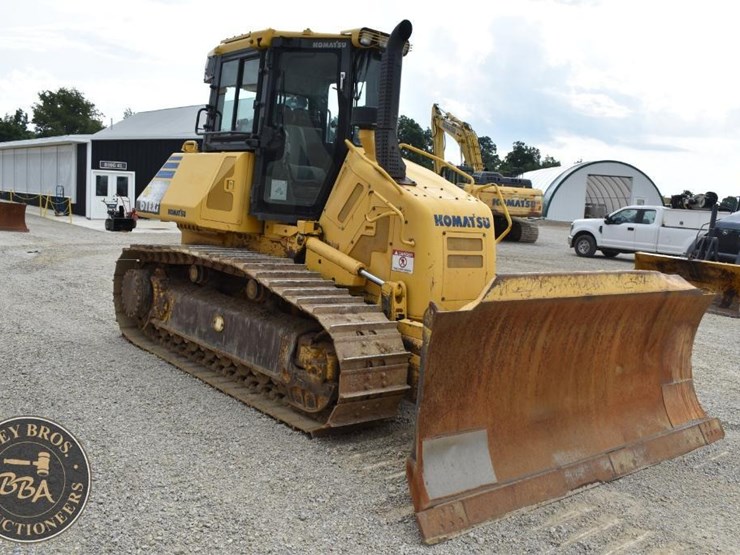 2015-komatsu-d61exi-23-image-19