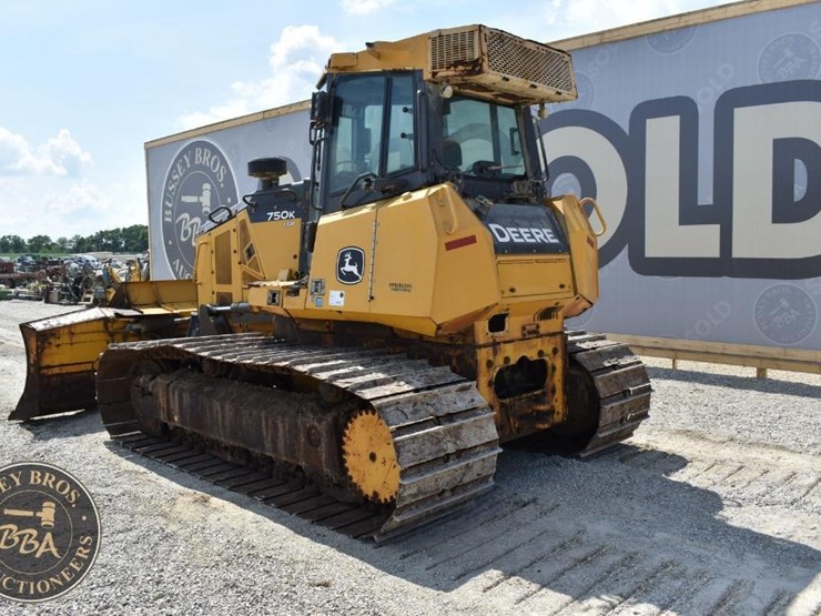 2019-deere-750k-lgp-image-11