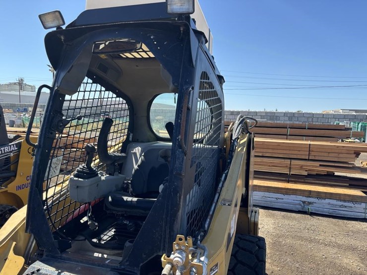 2009-caterpillar-246c-image-15