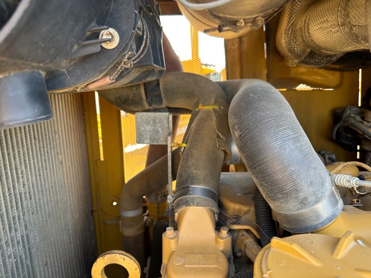 2017-caterpillar-d6k2-lgp-image-56