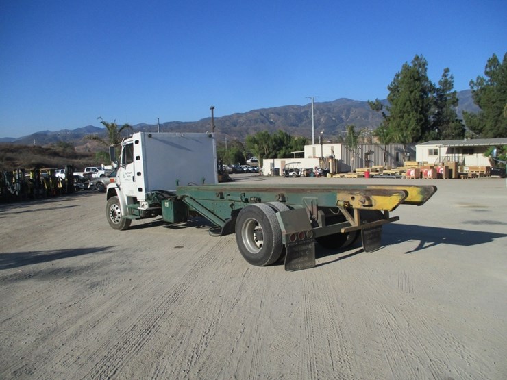 2005-freightliner-fl70-image-4