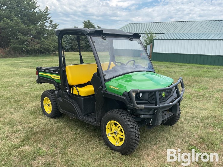 2021-john-deere-gator-image-3