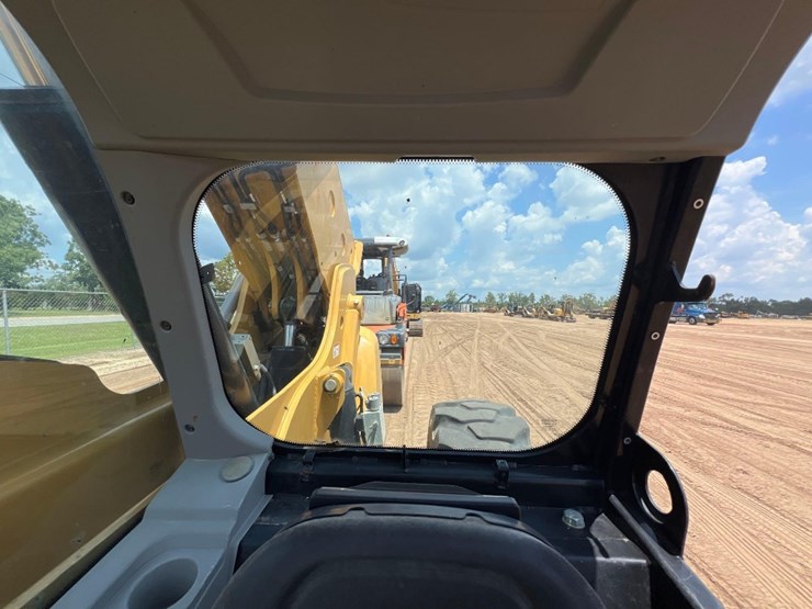 2019-caterpillar-tl1255d-image-35