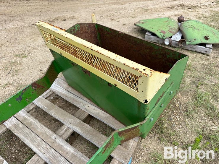 john-deere-large-frame-tractor-rock-box-image-18