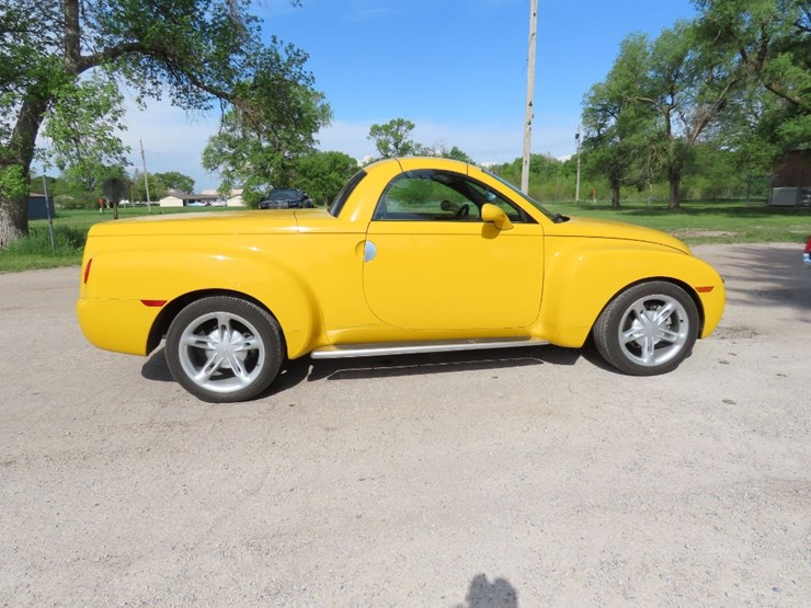 2004-chevrolet-ssr-pickup-image-5