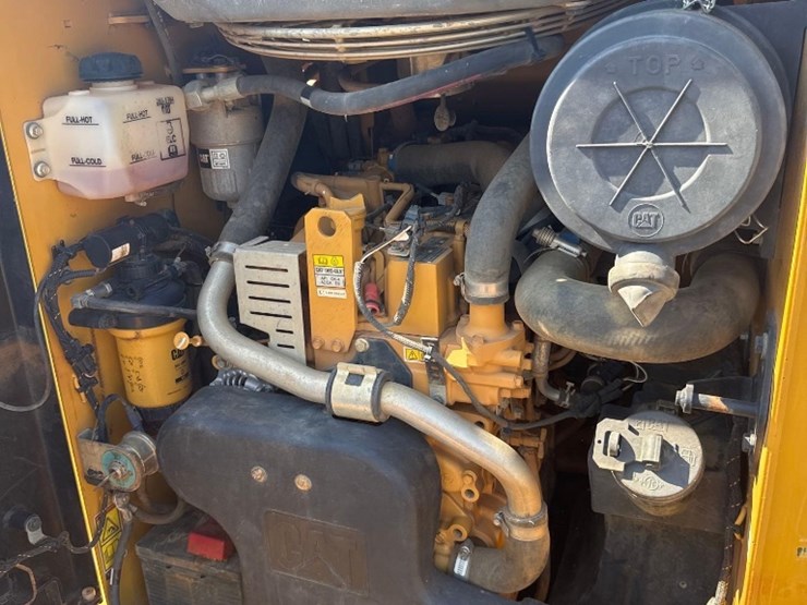 2021-caterpillar-259d3-image-13
