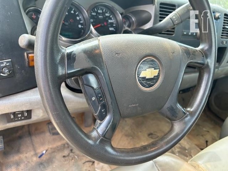 2012-chevrolet-silverado-3500hd-image-13