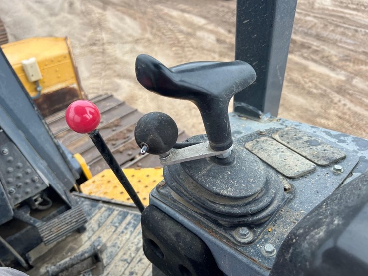 2016-deere-700k-lgp-image-35