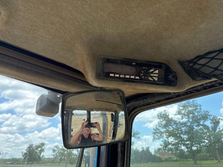 2019-caterpillar-440-image-38