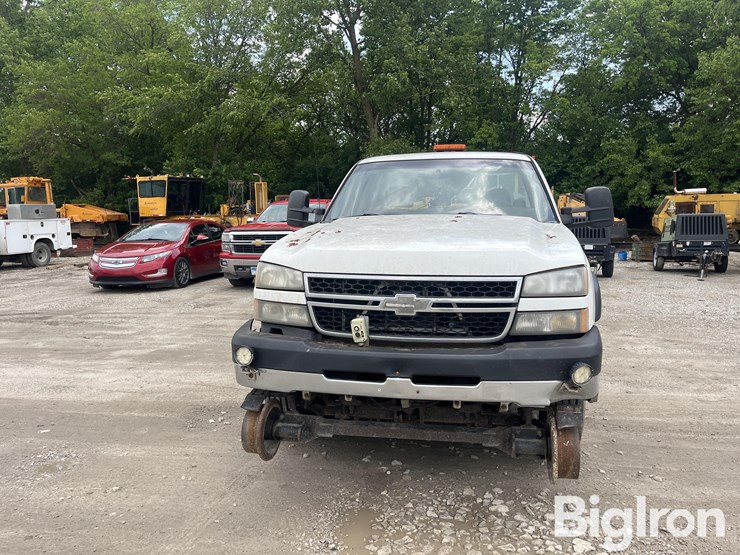 2006-chevrolet-silverado-3500-image-2