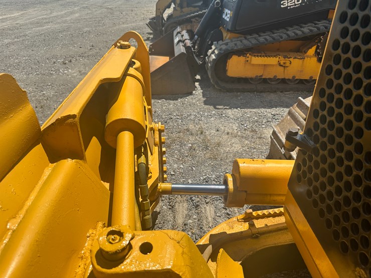 caterpillar-d4h-image-47