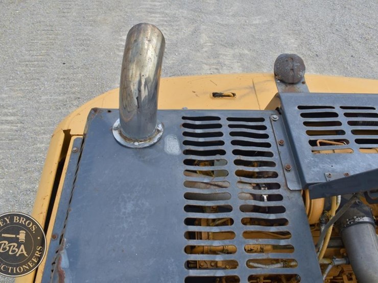 2013-deere-350g-lc-image-39
