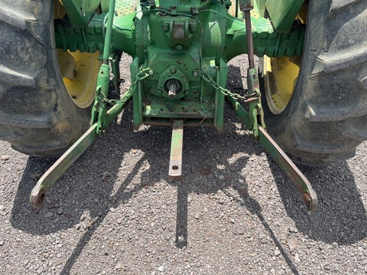john-deere-820-image-13
