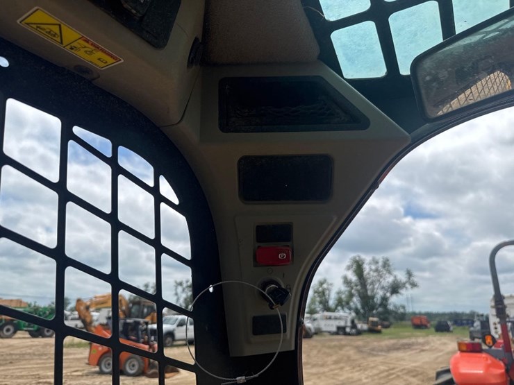2022-caterpillar-246d3-image-22