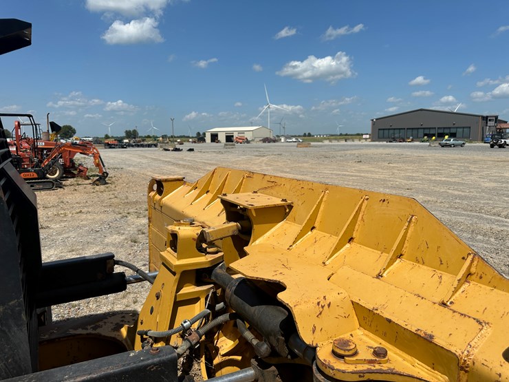 2017-caterpillar-d6k2-lgp-image-40